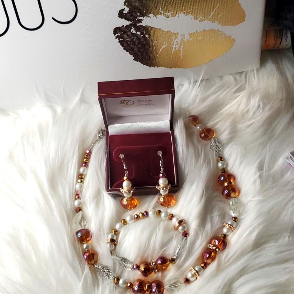 Earring and necklace set